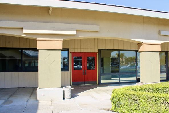 Venetian Square Shopping Center: 4555 N Pershing Ave, Stockton, CA 95207